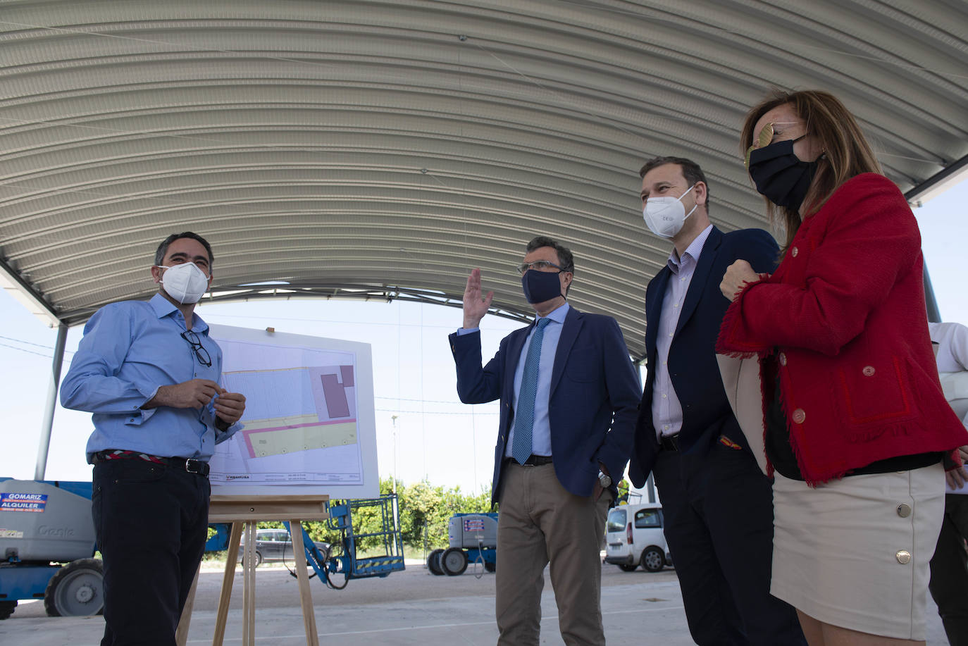 Fotos: El polideportivo del colegio de Puebla de Soto podrá utilizarse todo el año