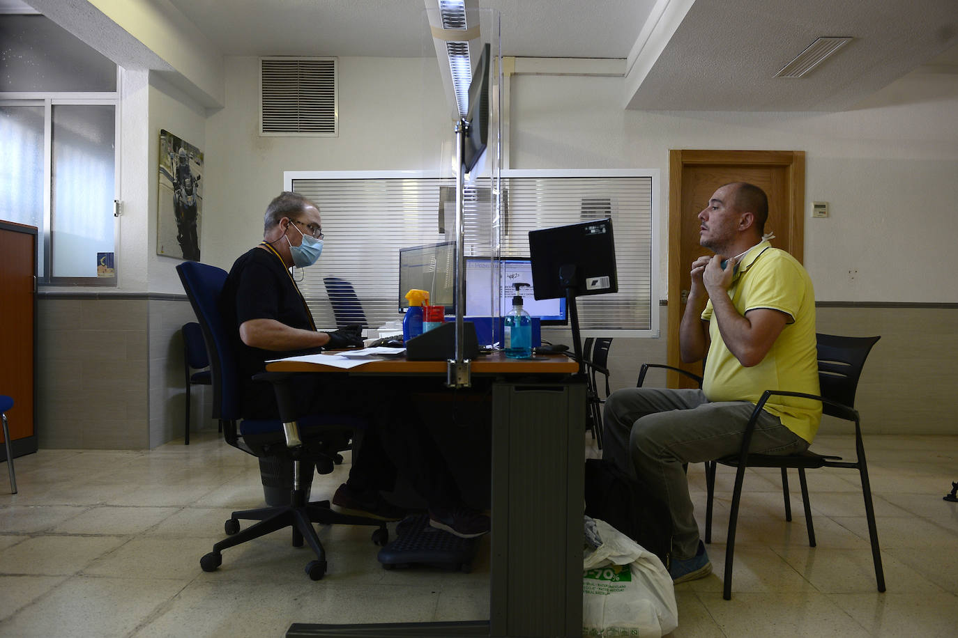 El jefe del servicio regional de Documentación de la Policía Nacional, Pablo Gutiérrez, indica que durante la inactividad se han dejado de hacer 50.000 pasaportes y carnets en la Región