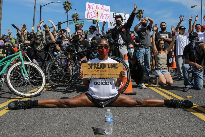 Protesta en Los Ángeles por la muerte de George Floyd.