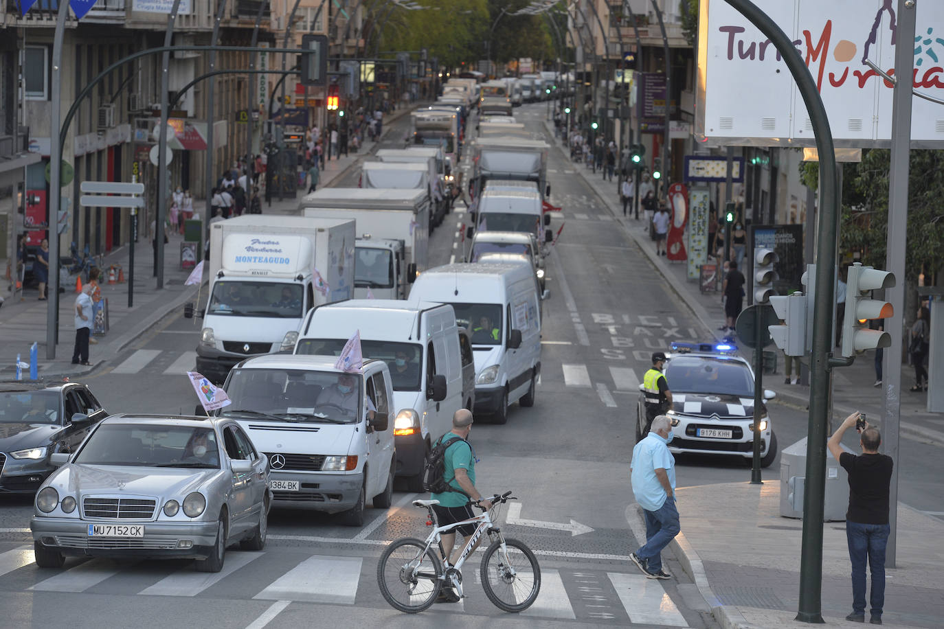 Fotos: Los vendedores de mercadillos se manifiestan en Murcia para reclamar la apertura de la venta ambulante