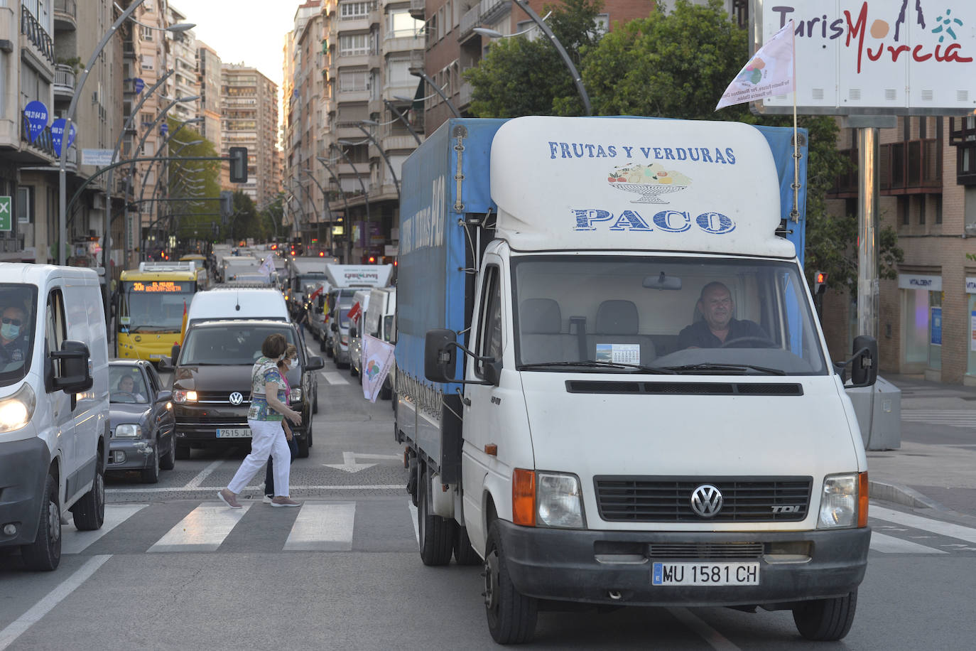 Fotos: Los vendedores de mercadillos se manifiestan en Murcia para reclamar la apertura de la venta ambulante