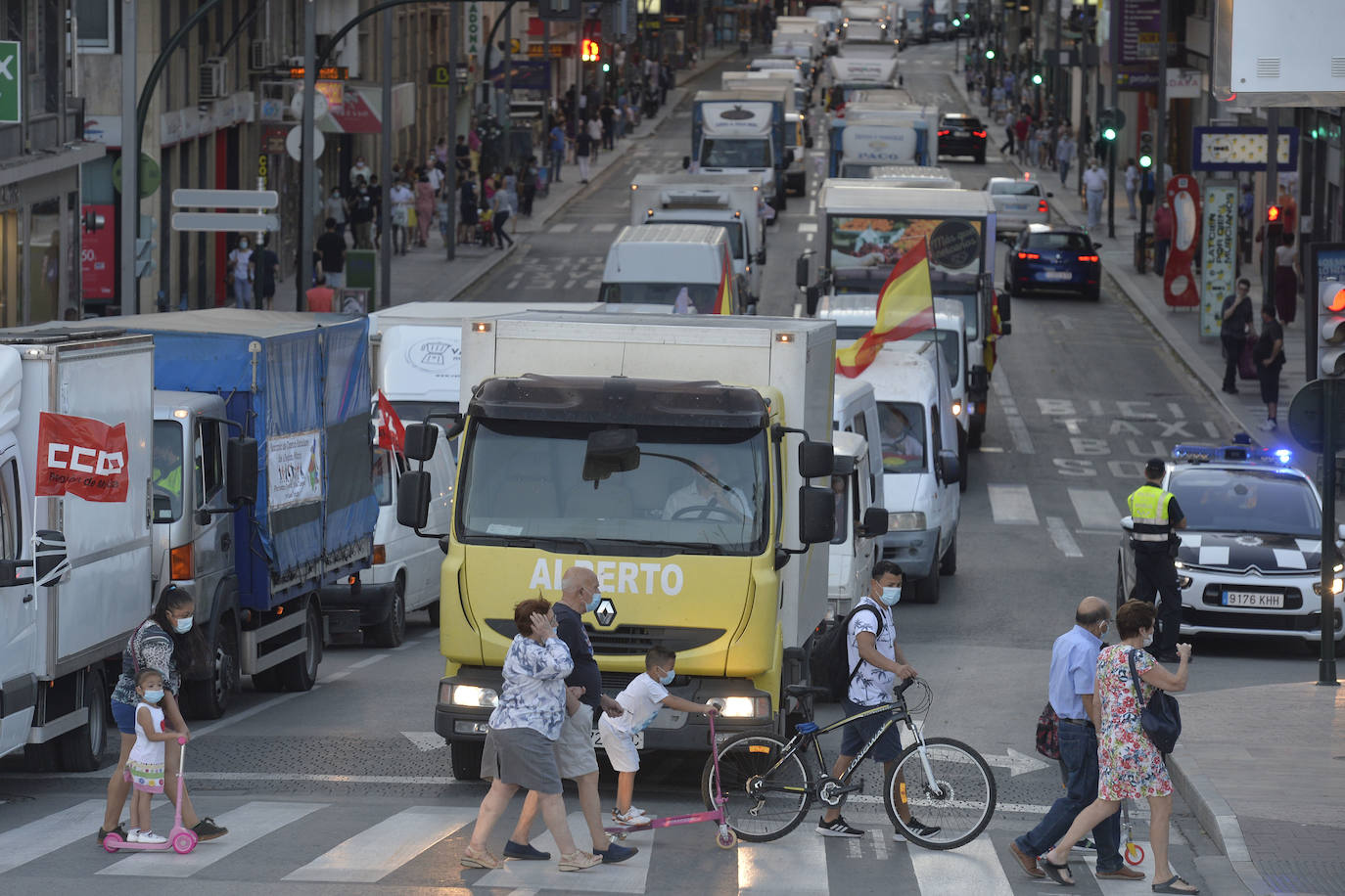 Fotos: Los vendedores de mercadillos se manifiestan en Murcia para reclamar la apertura de la venta ambulante