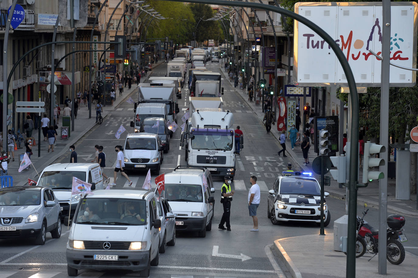 Fotos: Los vendedores de mercadillos se manifiestan en Murcia para reclamar la apertura de la venta ambulante