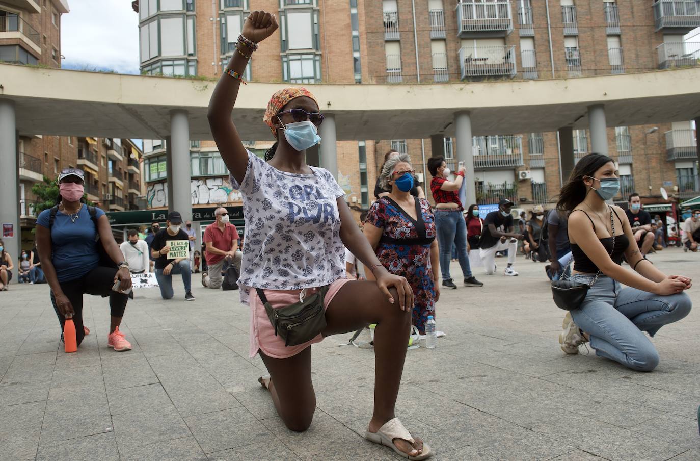 Fotos: Centenares de personas claman en Murcia contra el racismo en honor a George Floyd