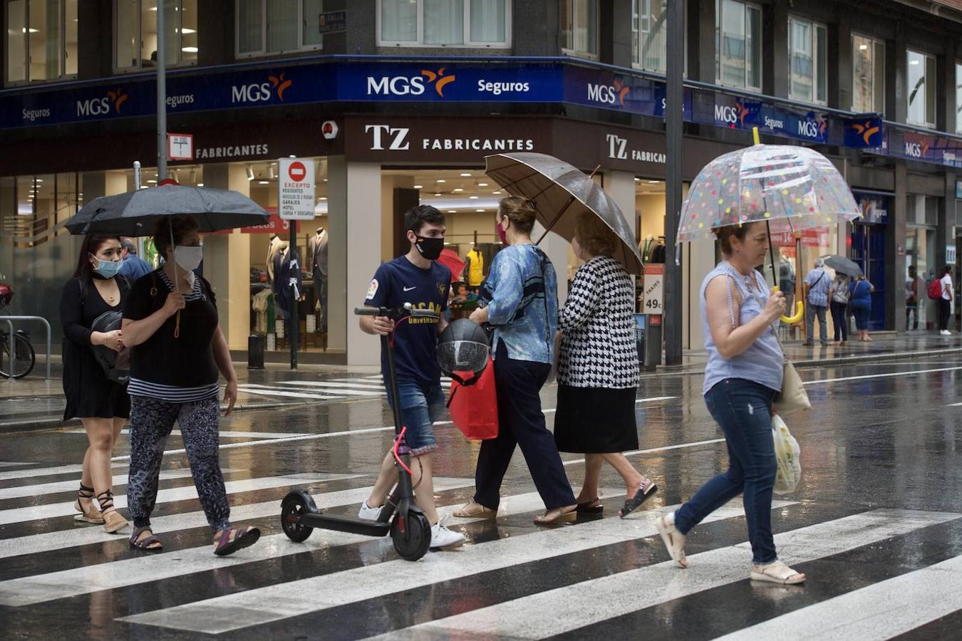 Fotos: Las lluvias provocan cinco accidentes y 68 incidencias en la Región