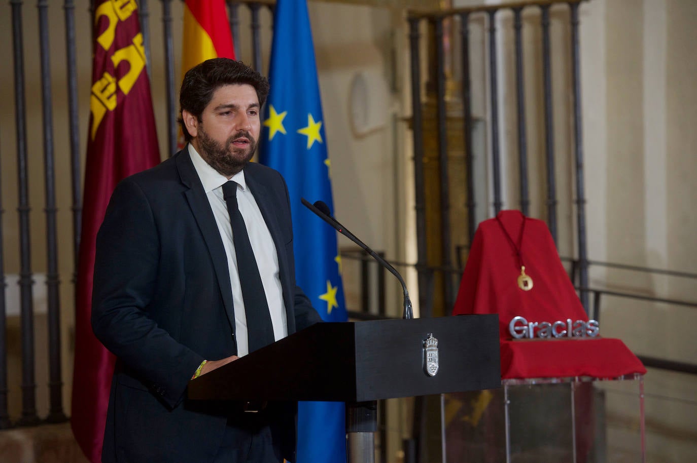 Fotos: Miras apela al entendimiento en un 9-J marcado por el recuerdo a las víctimas del coronavirus