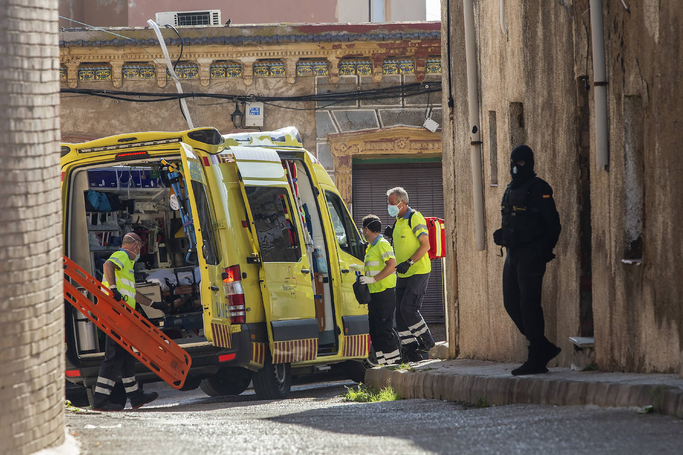 La Guardia Civil desplaza a cientos de efectivos para practicar 31 registros e intervenir siete armas, 300.000 euros y cocaína, heroína, cristal, marihuana y hachís