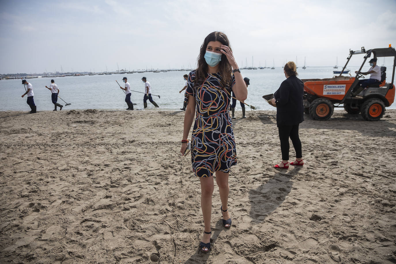 Fotos: La limpieza de las playas del Mar Menor se prorroga por las fuertes lluvias de los últimos días