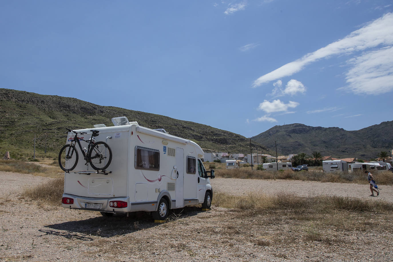 Fotos: La acumulación irregular de decenas de caravanas en La Azohía alerta a los vecinos