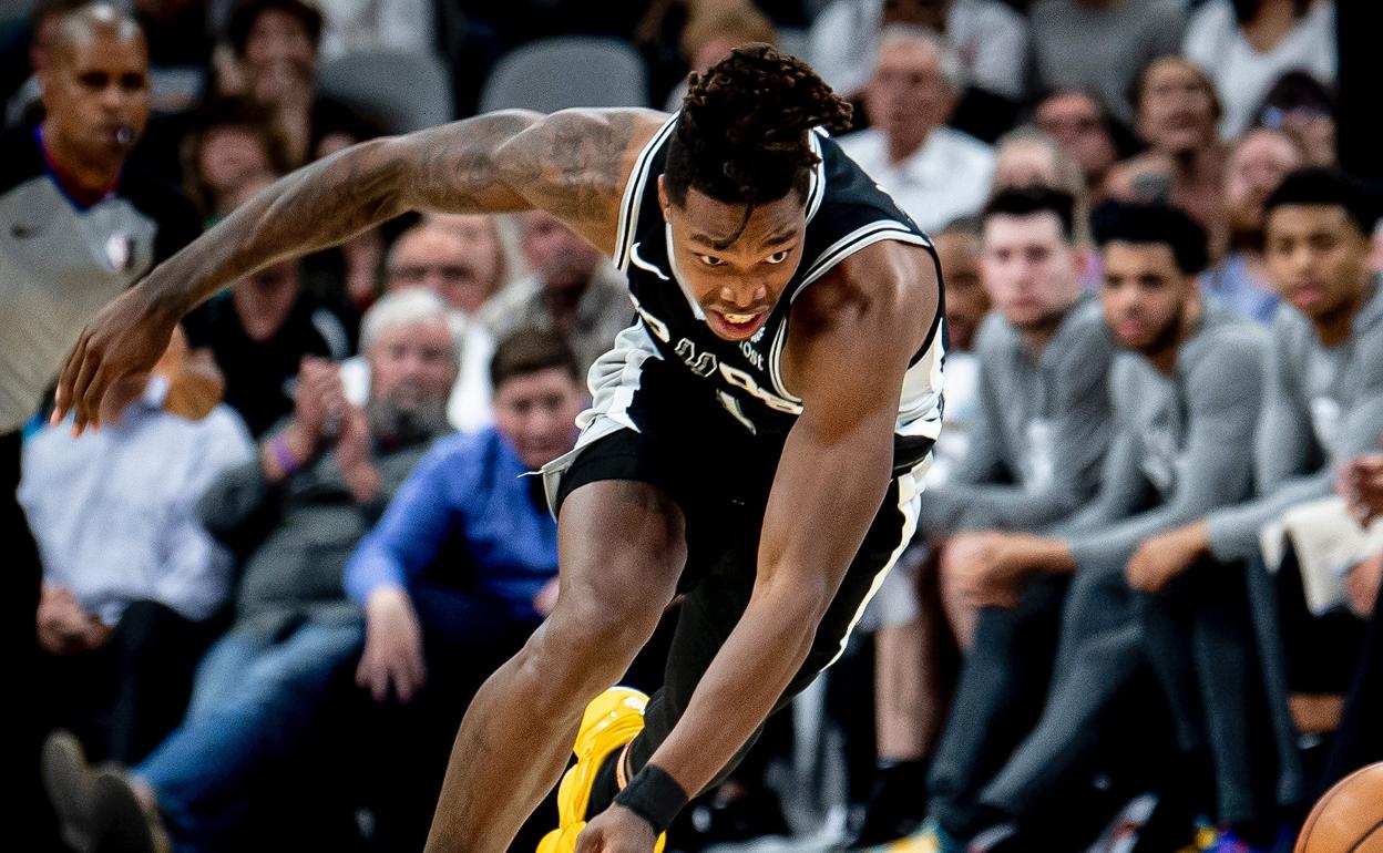 Lonnie Walker IV, en un partido de los Spurs. 