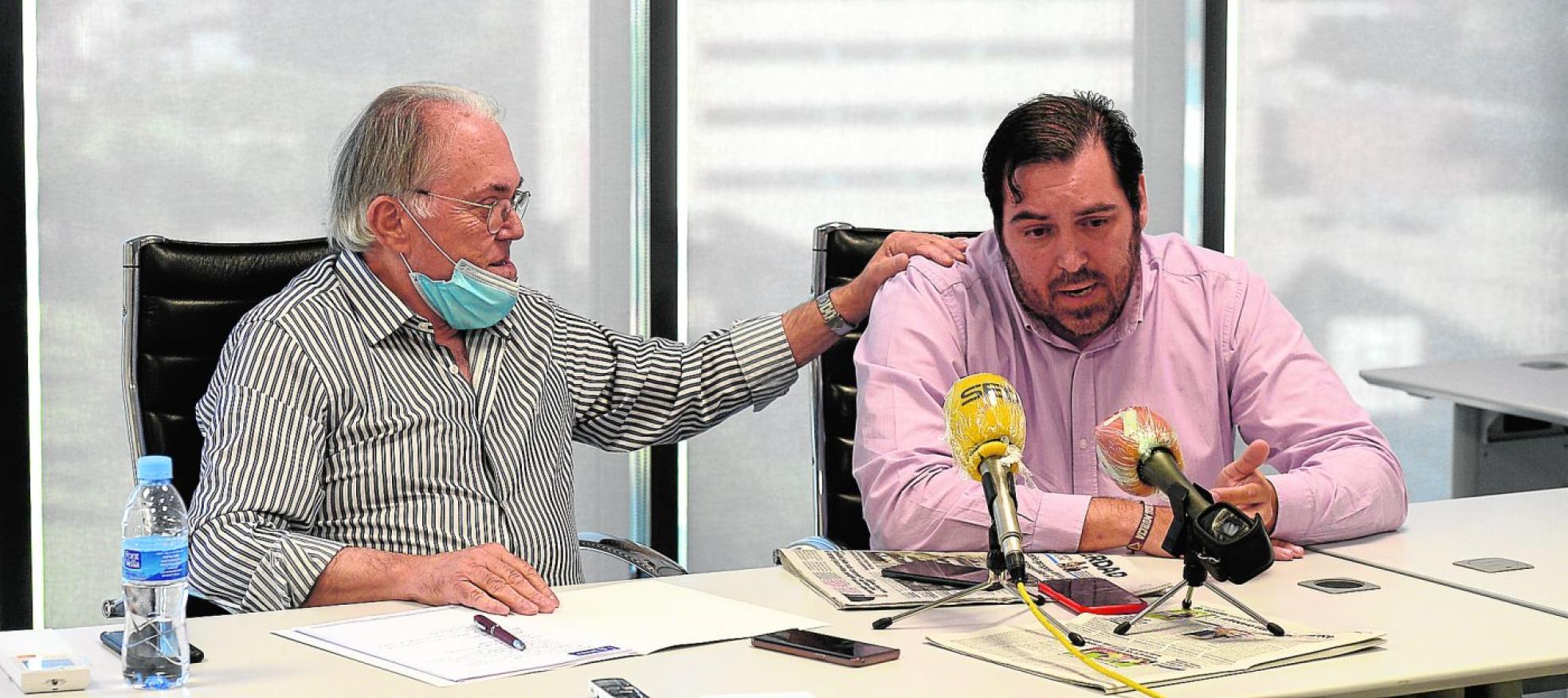 tJosé Núñez Mediavilla y Enrique Baeza, portavoces de Alfonso García, el pasado jueves.