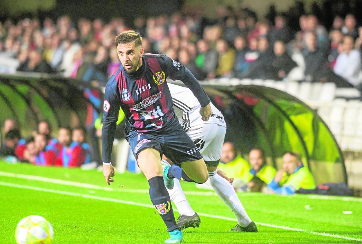 Fenoll se va de Uri en el Cartagena-Yeclano jugado el pasado diciembre. 