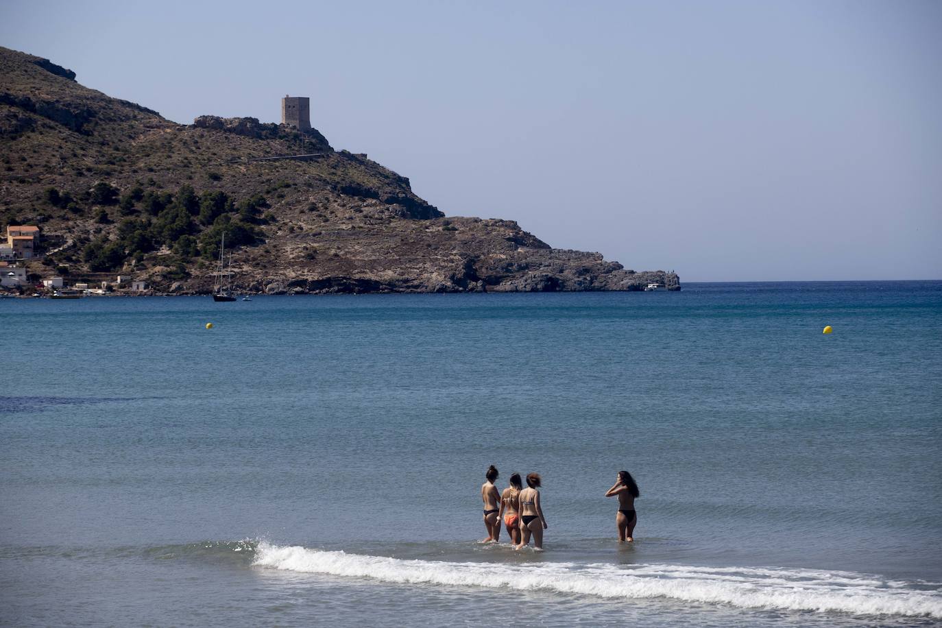 Fotos: Las playas de la Región reciben sus banderas azules