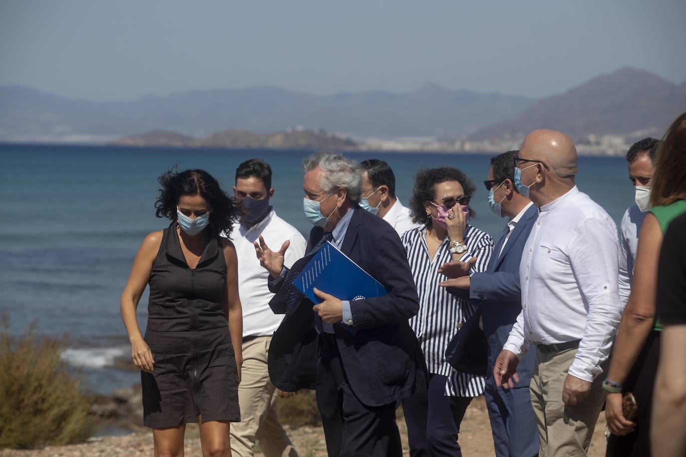 Fotos: Las playas de la Región reciben sus banderas azules