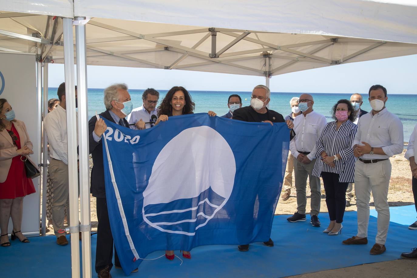 Fotos: Las playas de la Región reciben sus banderas azules