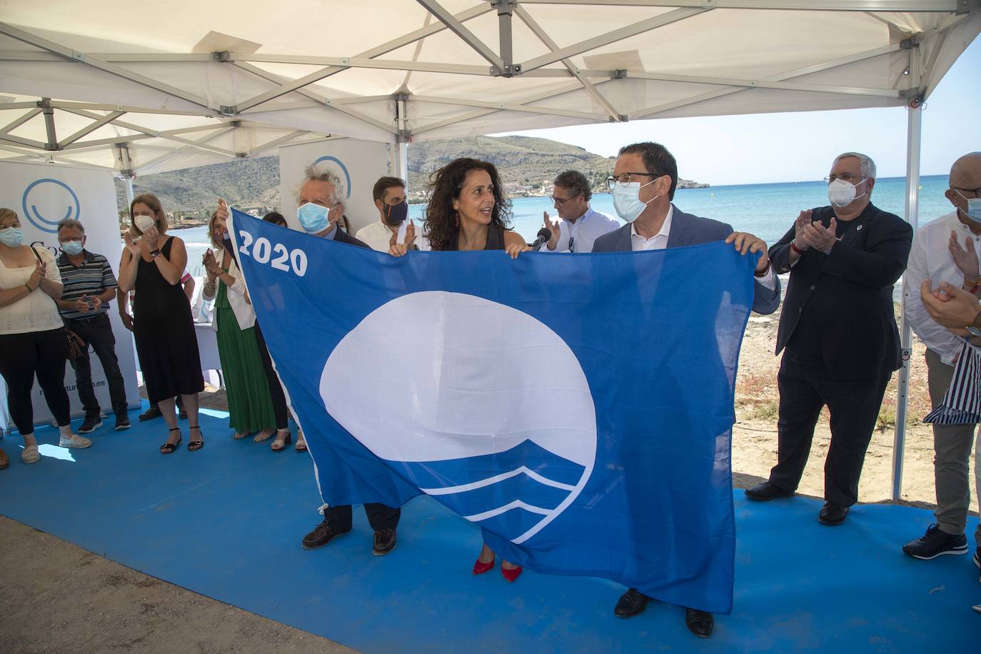 Fotos: Las playas de la Región reciben sus banderas azules