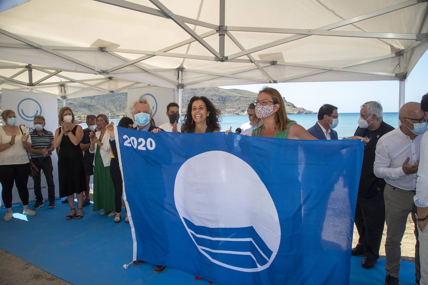 Fotos: Las playas de la Región reciben sus banderas azules