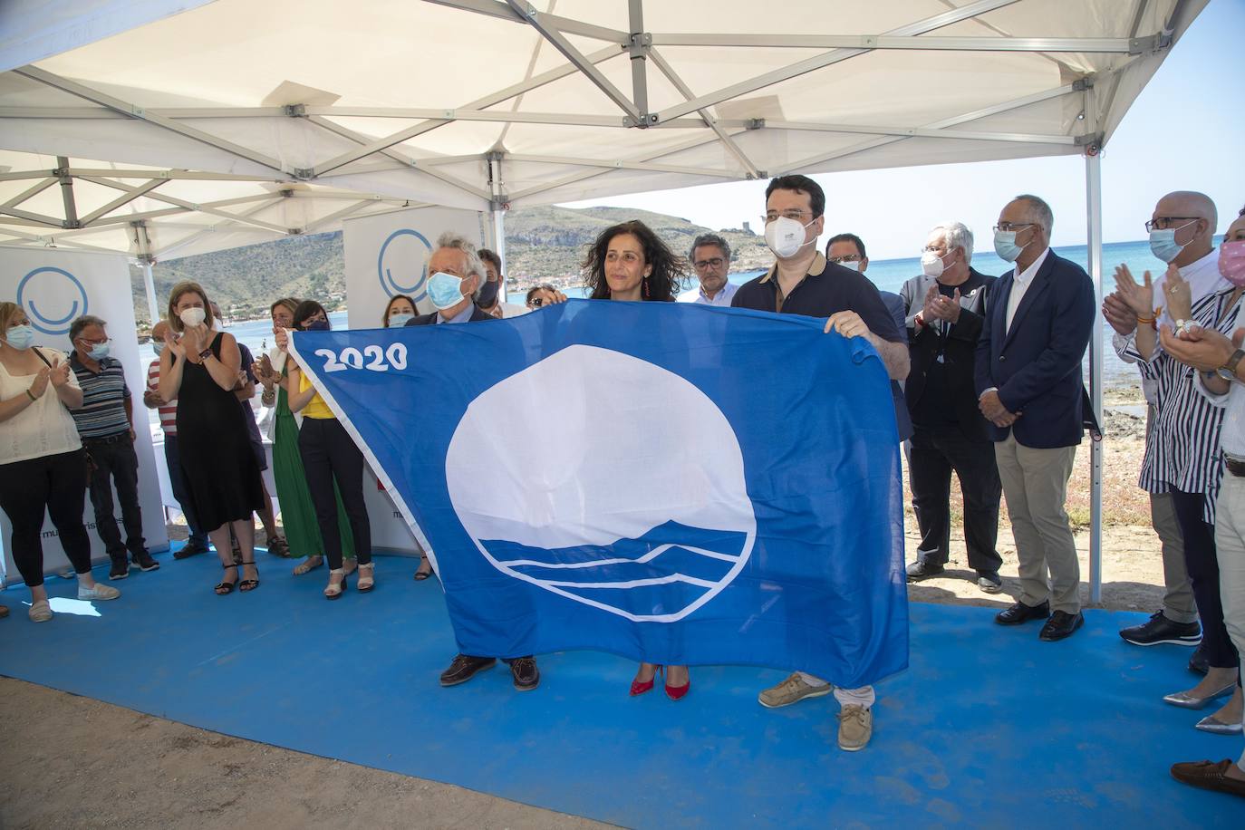 Fotos: Las playas de la Región reciben sus banderas azules