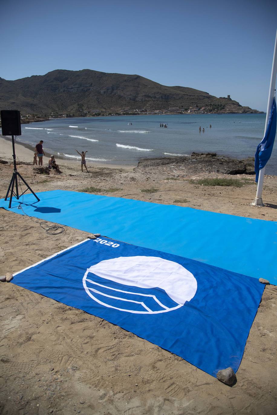 Fotos: Las playas de la Región reciben sus banderas azules