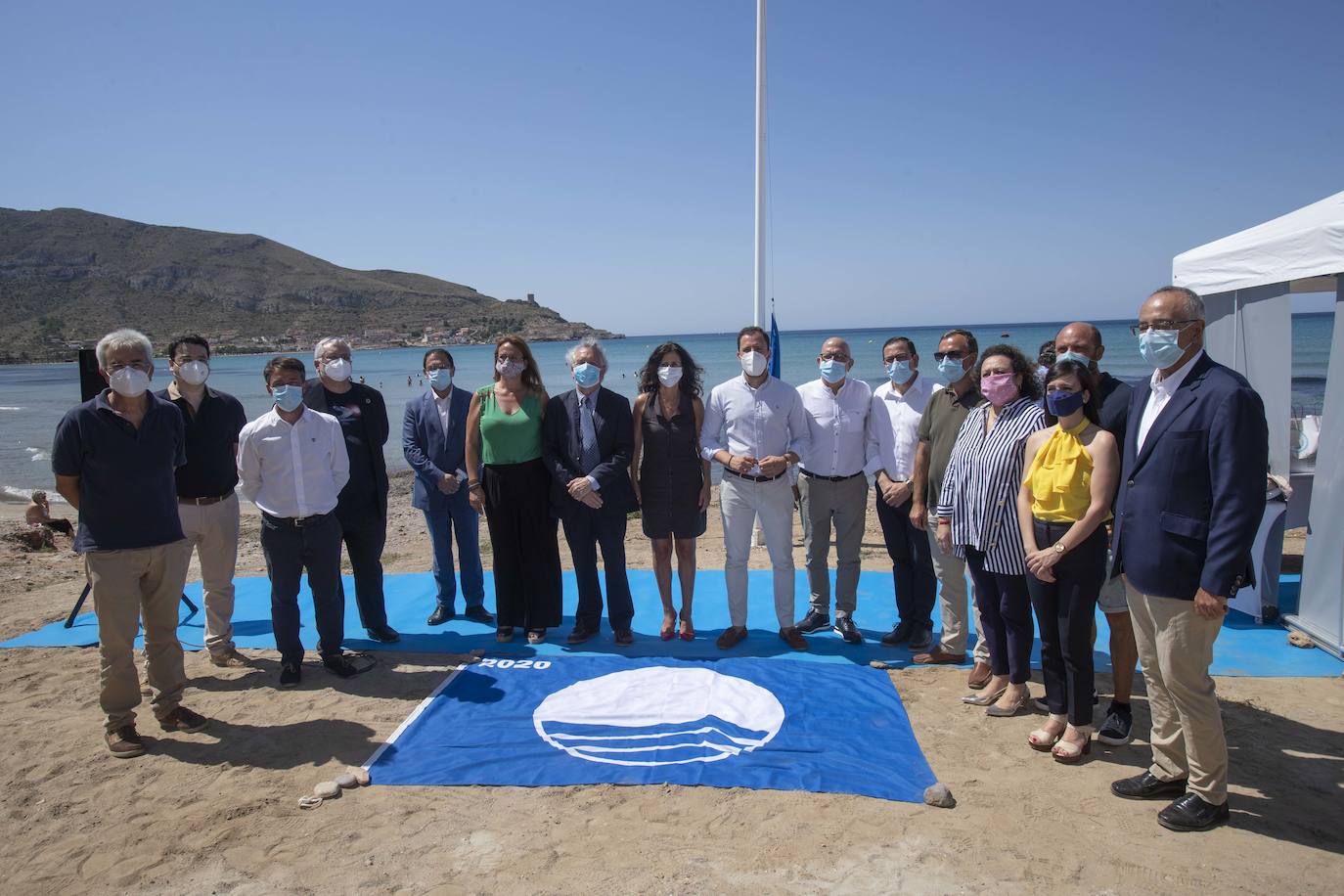 Fotos: Las playas de la Región reciben sus banderas azules