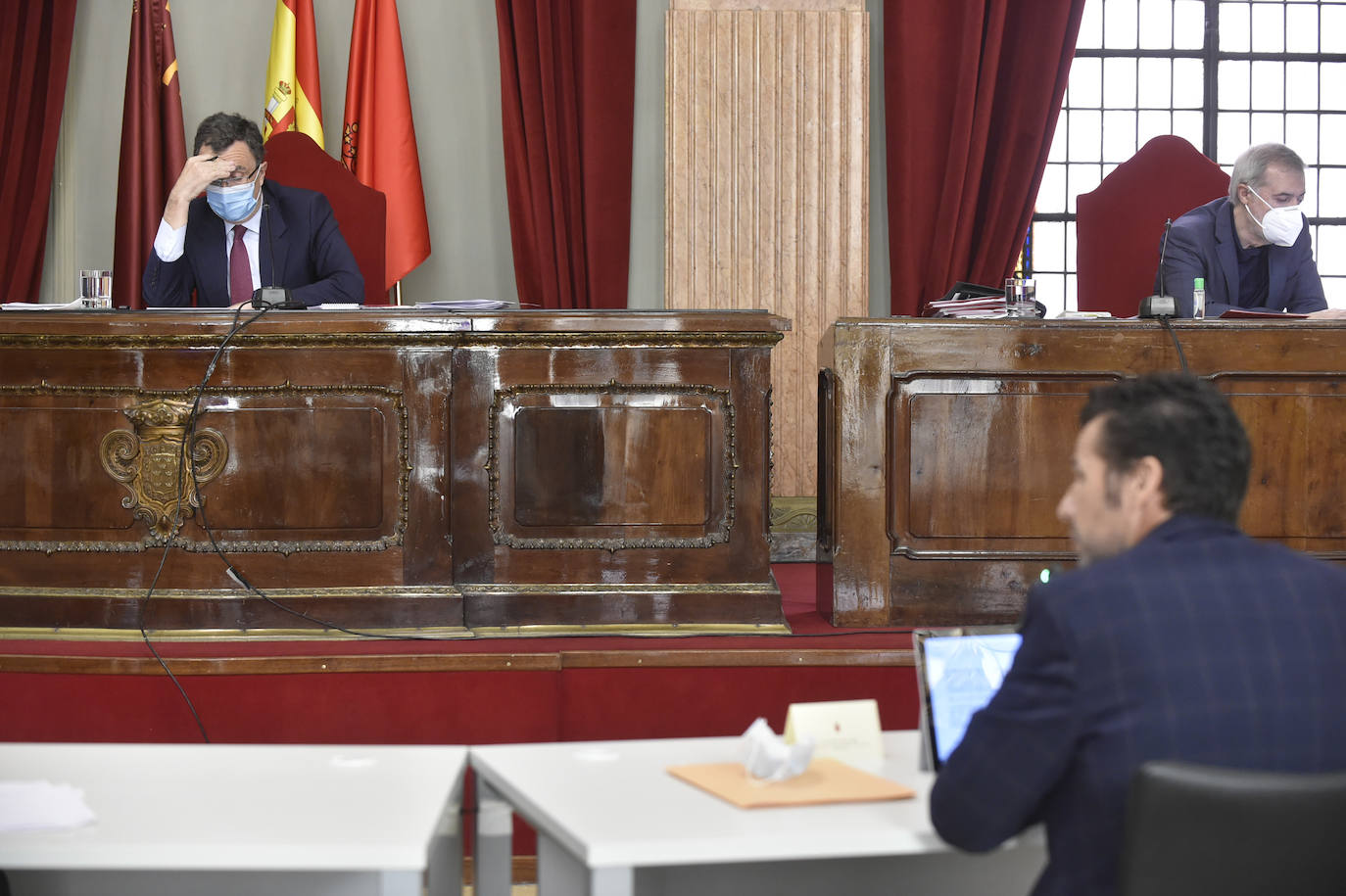 Con la única abstención de los tres concejales de Vox, el Plan de Soporte Social y Activación Económica del municipio de Murcia ha salido adelante esta mañana en el Pleno extraordinario con el apoyo de los grupos de gobierno en coalición.