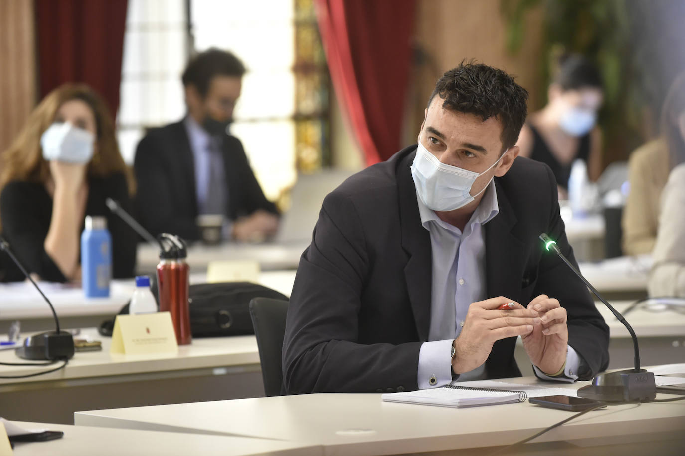 Con la única abstención de los tres concejales de Vox, el Plan de Soporte Social y Activación Económica del municipio de Murcia ha salido adelante esta mañana en el Pleno extraordinario con el apoyo de los grupos de gobierno en coalición.