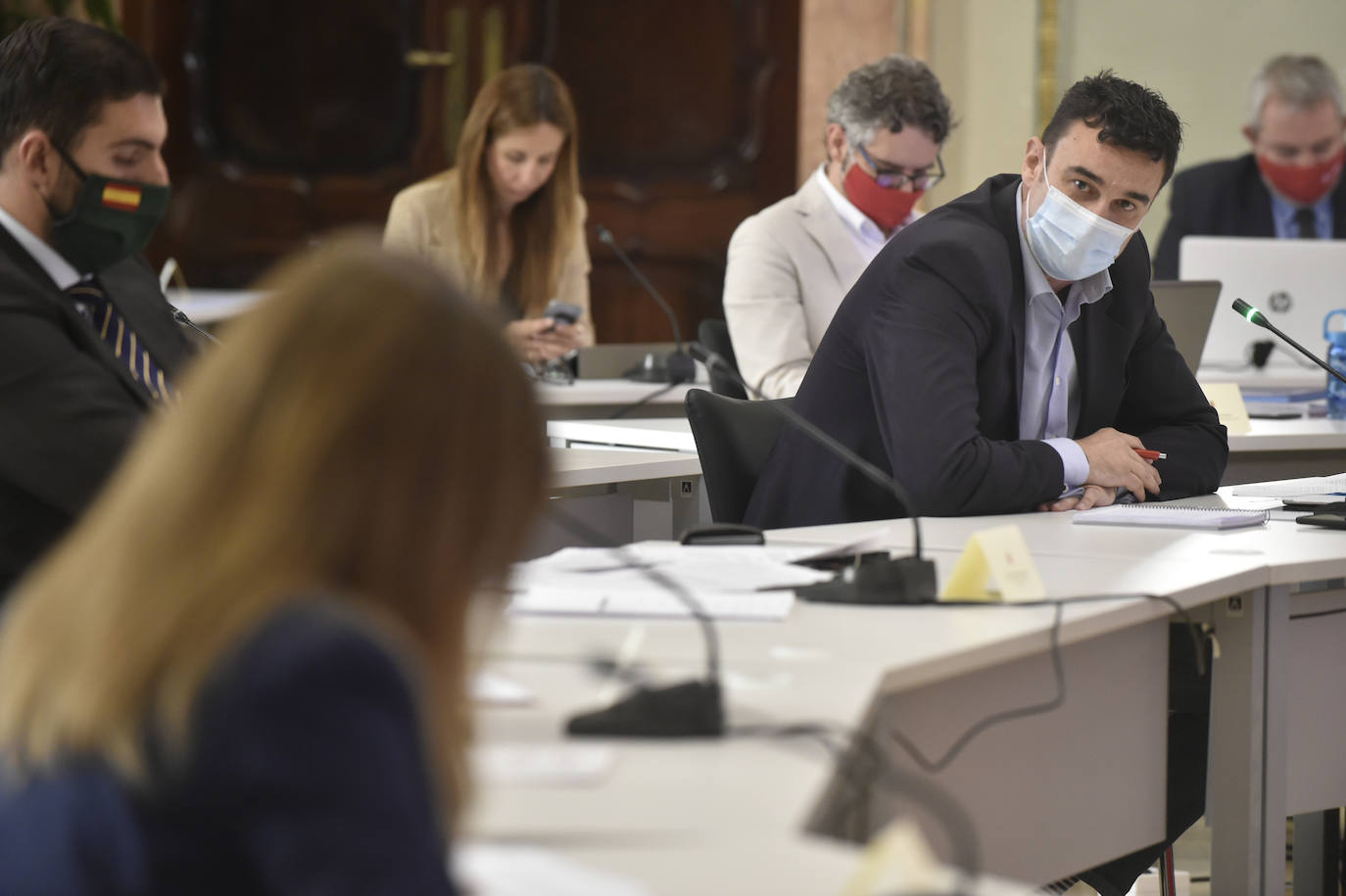 Con la única abstención de los tres concejales de Vox, el Plan de Soporte Social y Activación Económica del municipio de Murcia ha salido adelante esta mañana en el Pleno extraordinario con el apoyo de los grupos de gobierno en coalición.