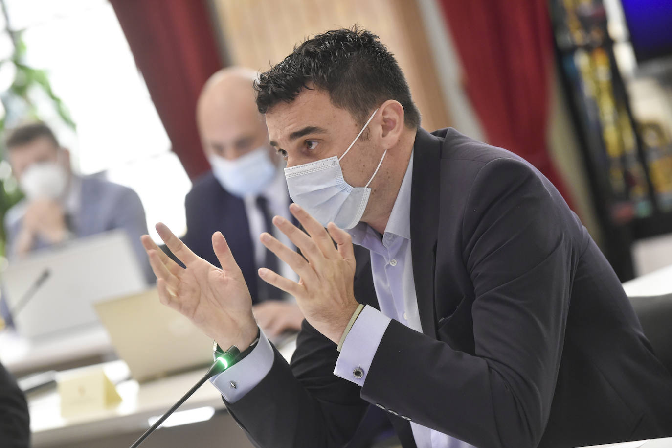 Con la única abstención de los tres concejales de Vox, el Plan de Soporte Social y Activación Económica del municipio de Murcia ha salido adelante esta mañana en el Pleno extraordinario con el apoyo de los grupos de gobierno en coalición.