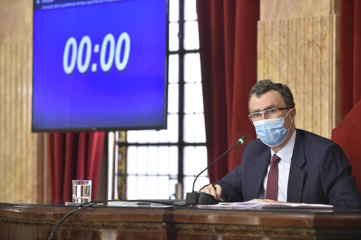 Con la única abstención de los tres concejales de Vox, el Plan de Soporte Social y Activación Económica del municipio de Murcia ha salido adelante esta mañana en el Pleno extraordinario con el apoyo de los grupos de gobierno en coalición.