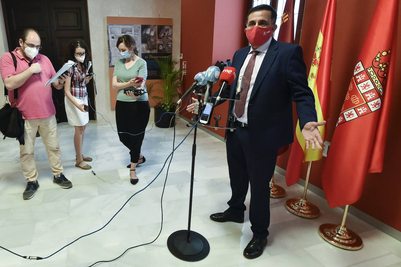 Con la única abstención de los tres concejales de Vox, el Plan de Soporte Social y Activación Económica del municipio de Murcia ha salido adelante esta mañana en el Pleno extraordinario con el apoyo de los grupos de gobierno en coalición.