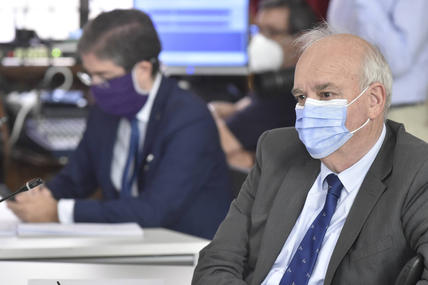 Con la única abstención de los tres concejales de Vox, el Plan de Soporte Social y Activación Económica del municipio de Murcia ha salido adelante esta mañana en el Pleno extraordinario con el apoyo de los grupos de gobierno en coalición.