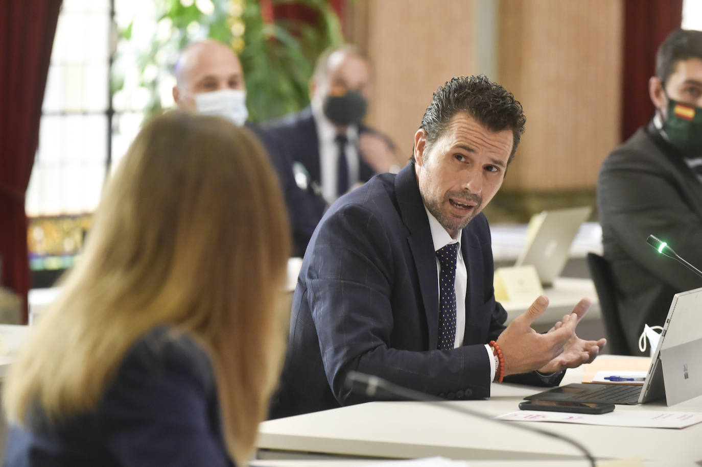 Con la única abstención de los tres concejales de Vox, el Plan de Soporte Social y Activación Económica del municipio de Murcia ha salido adelante esta mañana en el Pleno extraordinario con el apoyo de los grupos de gobierno en coalición.