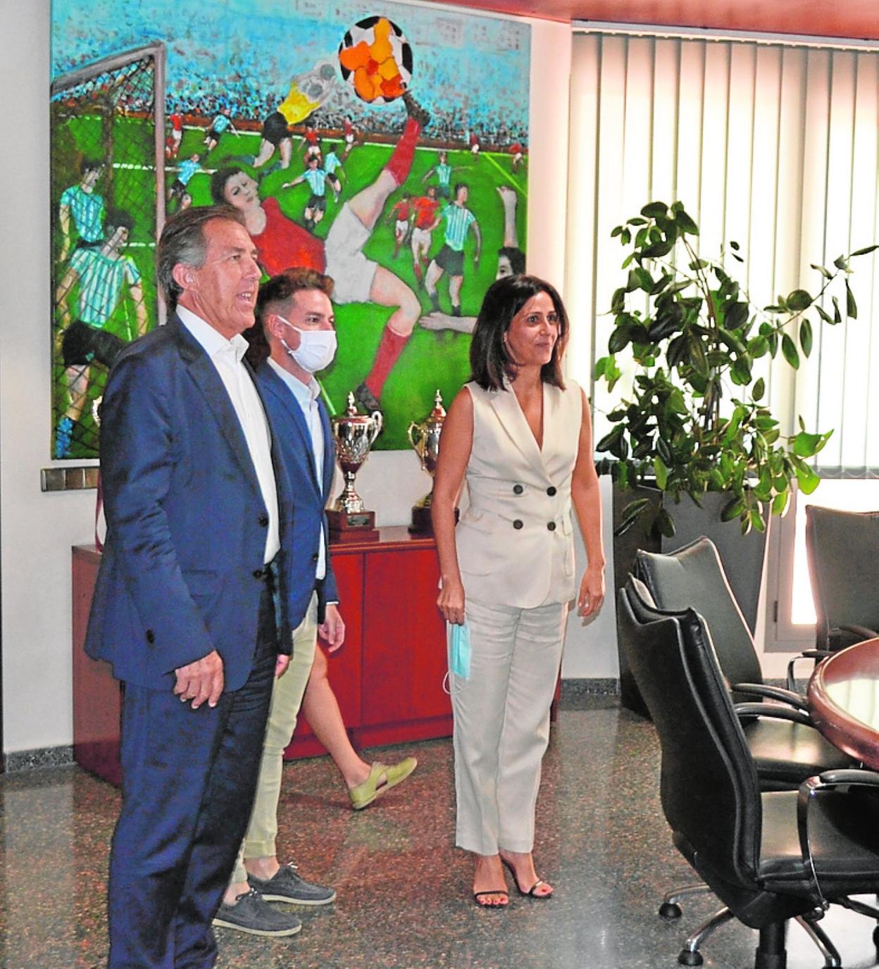 Monje Carrillo, Fran Sánchez y Cristina Sánchez, antes de la reunión celebrada ayer en la Federación Murciana de Fútbol. 