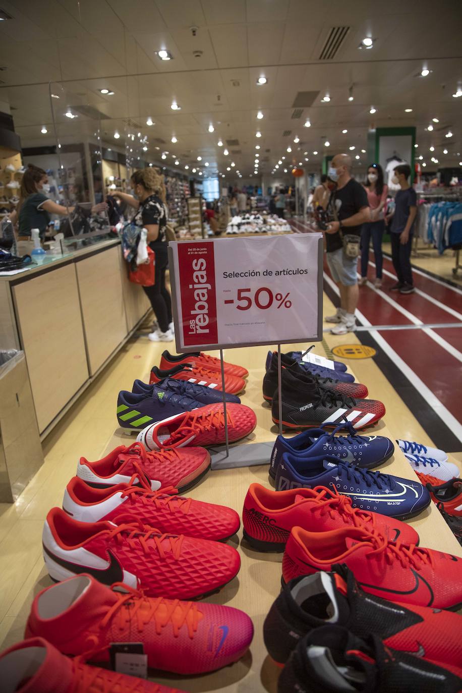 Fotos: El adelanto de las rebajas aumenta las ventas del comercio en Cartagena