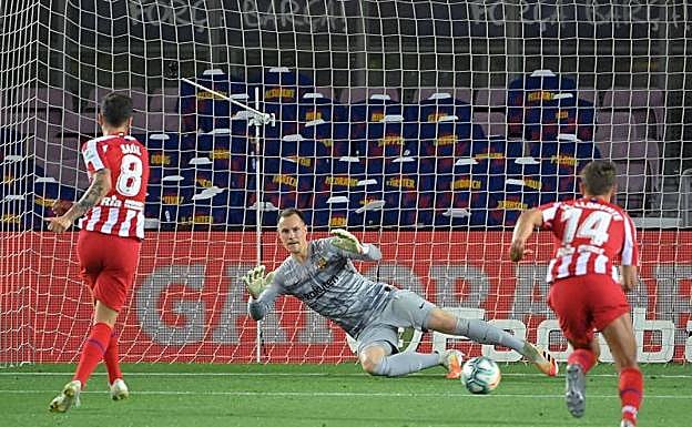 El Atlético abre las puertas de la Liga al Real Madrid