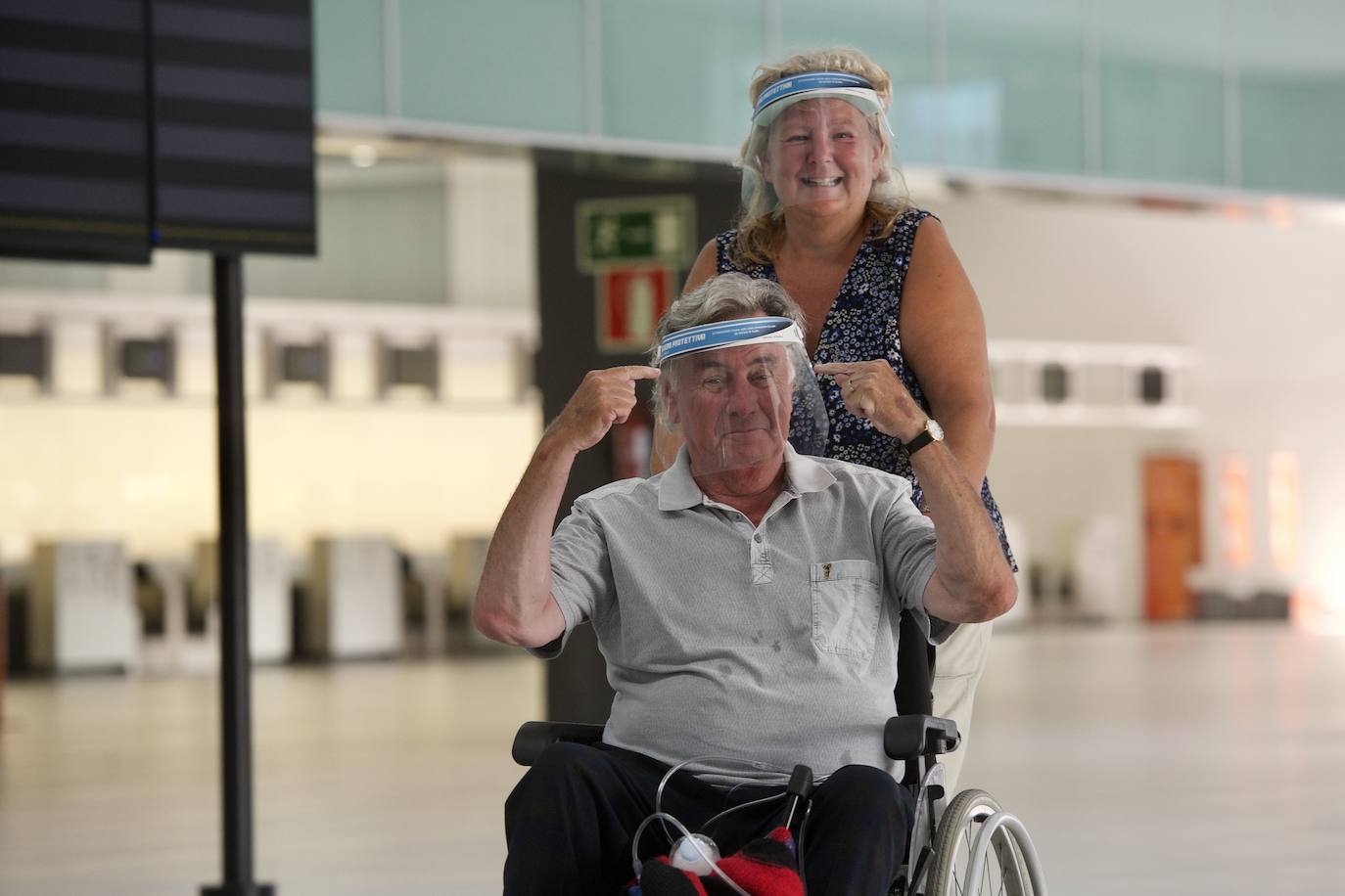 Fotos: Aterriza en el aeropuerto de Corvera el primer vuelo tras la pandemia