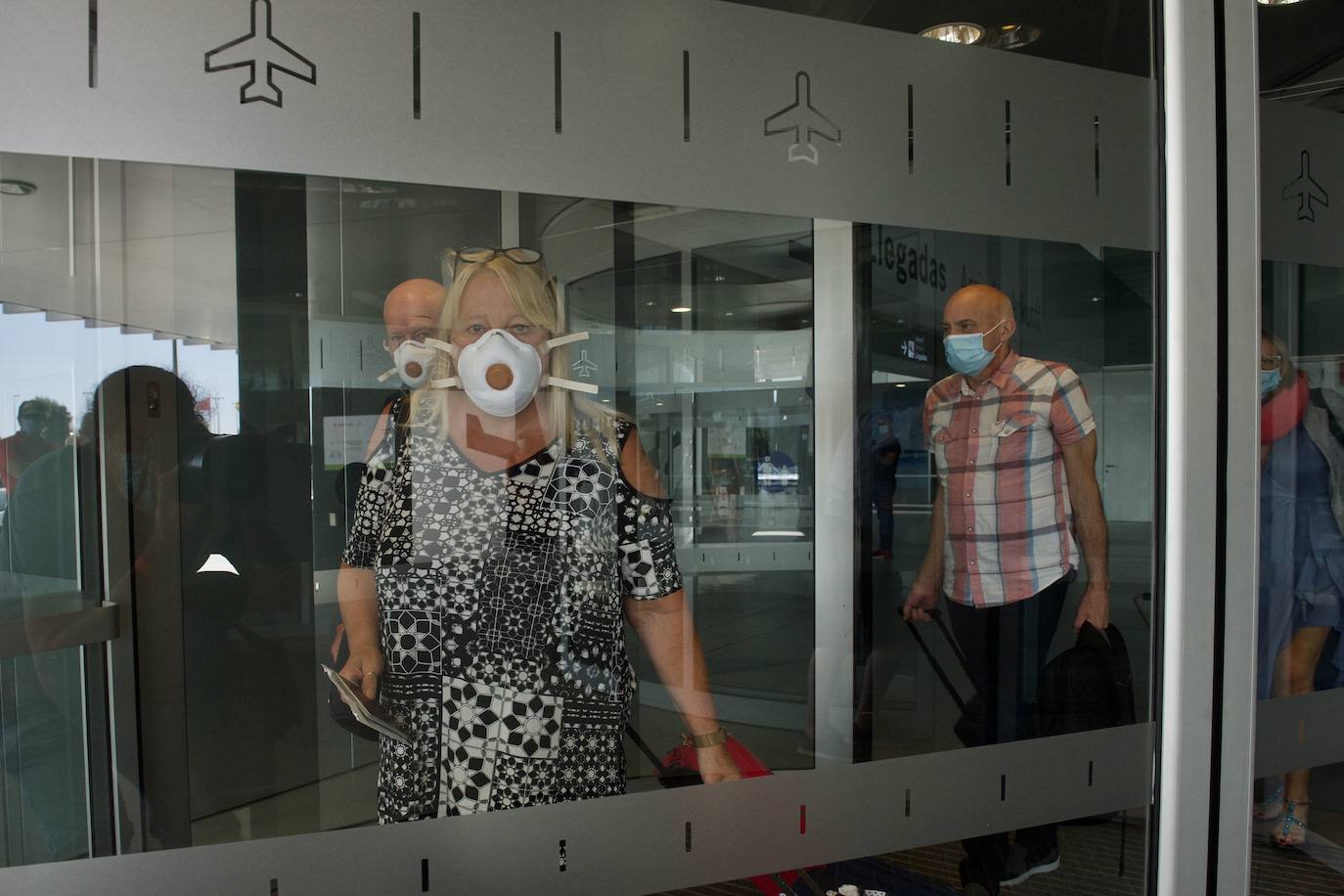 Fotos: Aterriza en el aeropuerto de Corvera el primer vuelo tras la pandemia