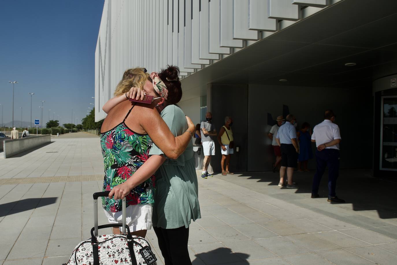 Fotos: Aterriza en el aeropuerto de Corvera el primer vuelo tras la pandemia