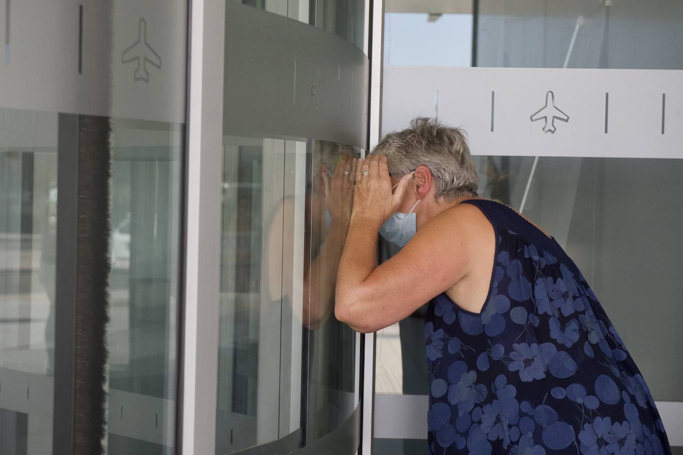 Fotos: Aterriza en el aeropuerto de Corvera el primer vuelo tras la pandemia