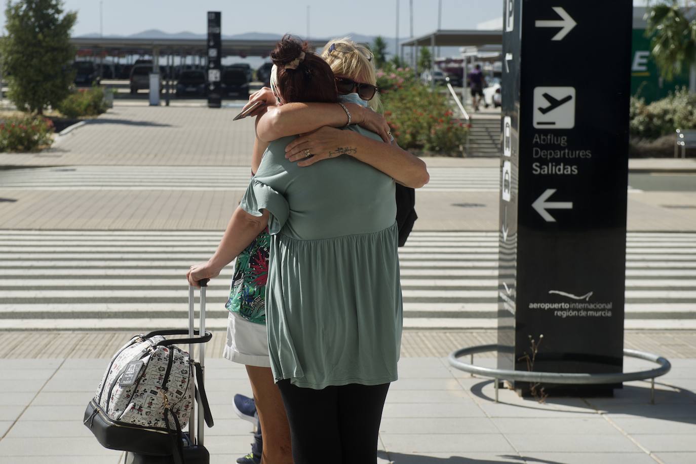 Fotos: Aterriza en el aeropuerto de Corvera el primer vuelo tras la pandemia