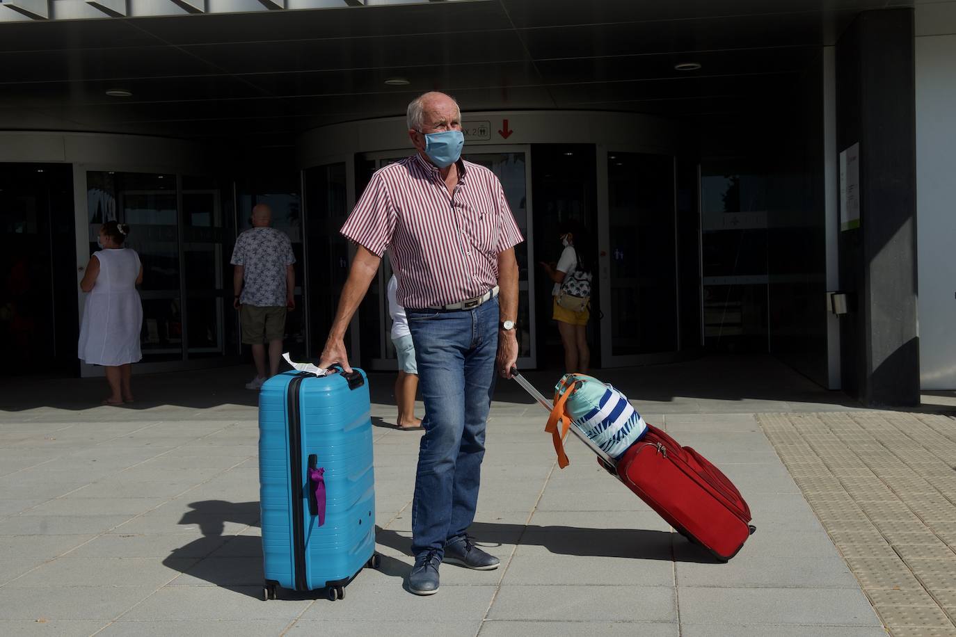 Fotos: Aterriza en el aeropuerto de Corvera el primer vuelo tras la pandemia