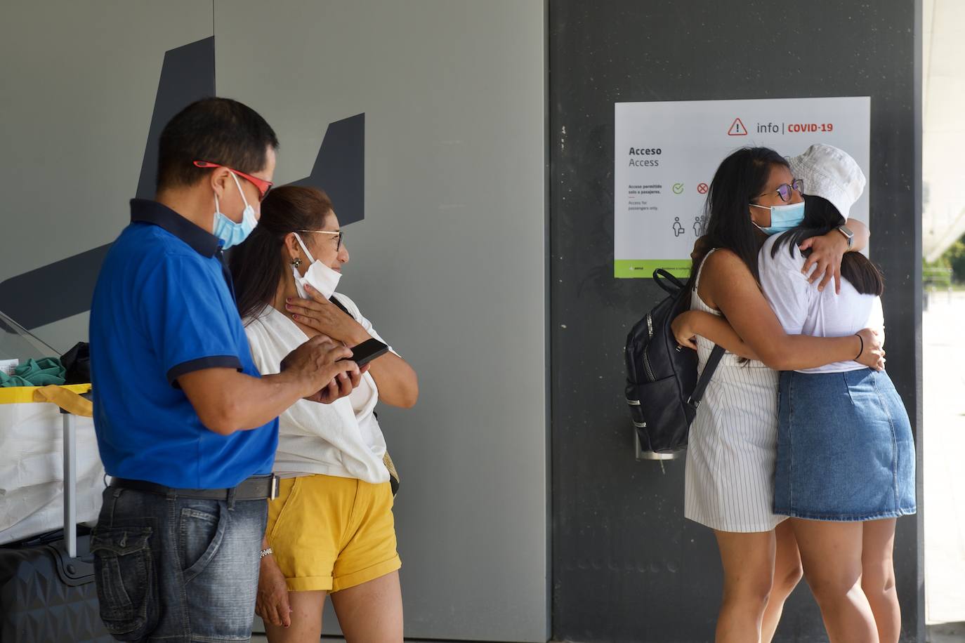 Fotos: Aterriza en el aeropuerto de Corvera el primer vuelo tras la pandemia