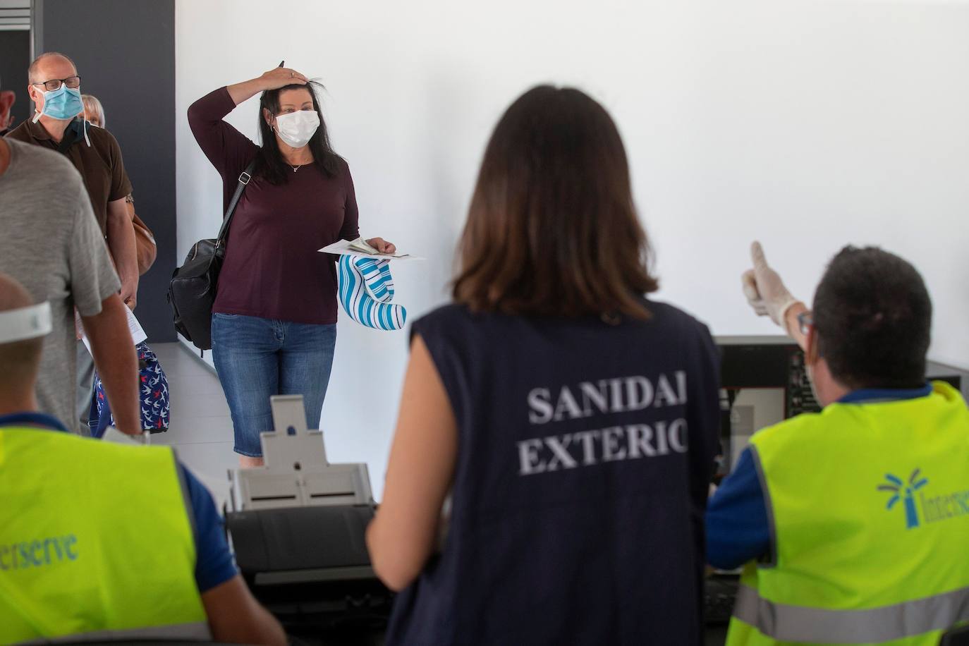 Fotos: Aterriza en el aeropuerto de Corvera el primer vuelo tras la pandemia