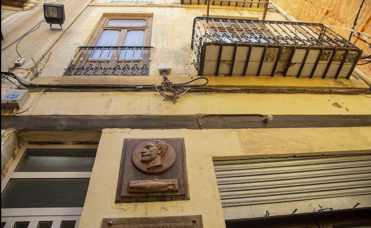 Imagen de la fachada de la casa natal de Isaac Peral. 