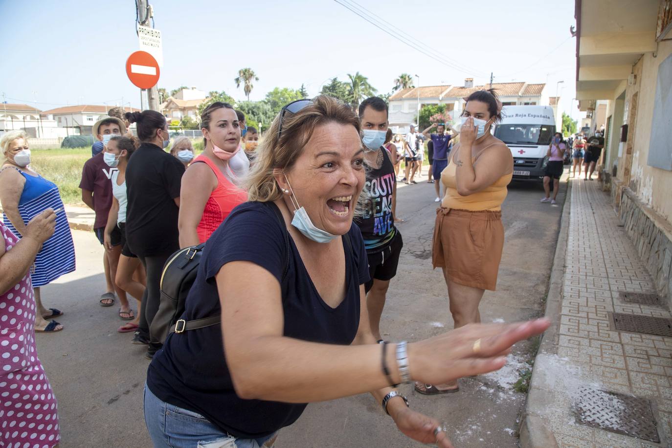 Fotos: Tensión en Los Nietos por llegar argelinos en cuarentena