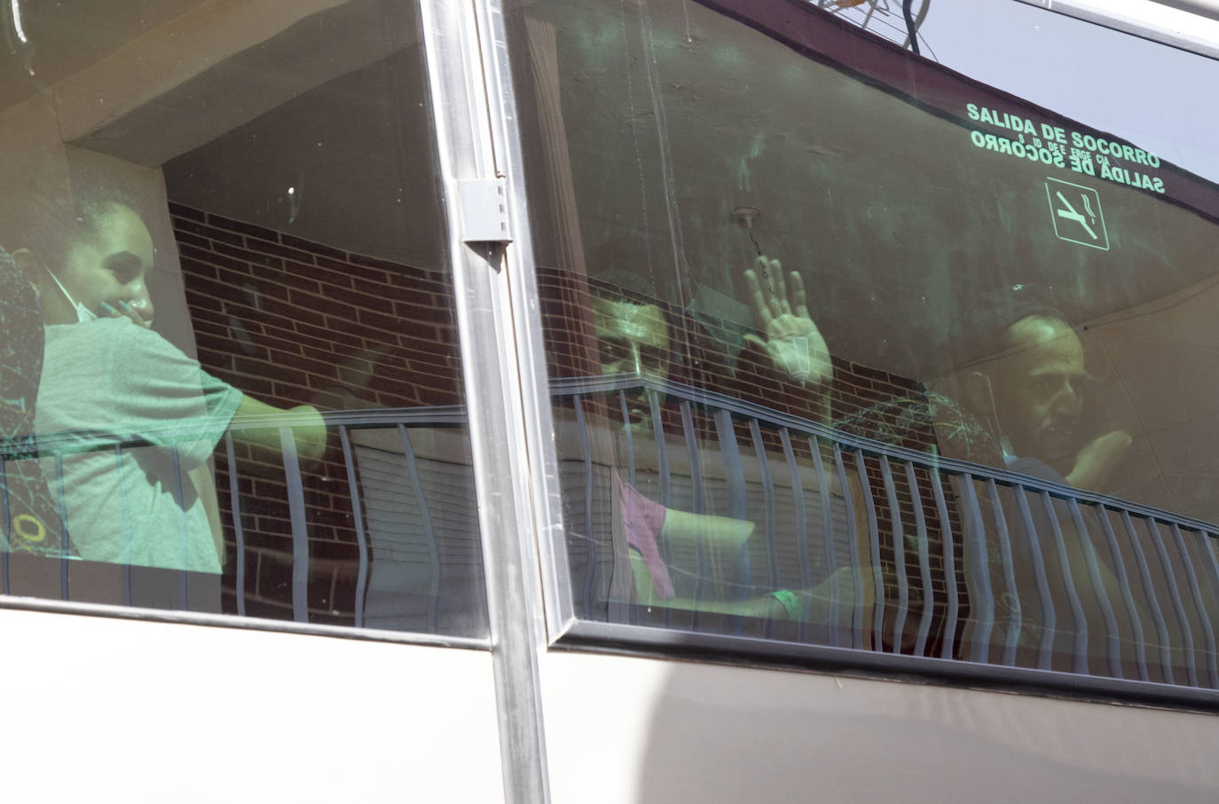 Fotos: Tensión en Los Nietos por llegar argelinos en cuarentena