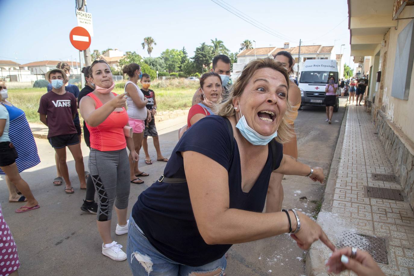 Fotos: Tensión en Los Nietos por llegar argelinos en cuarentena