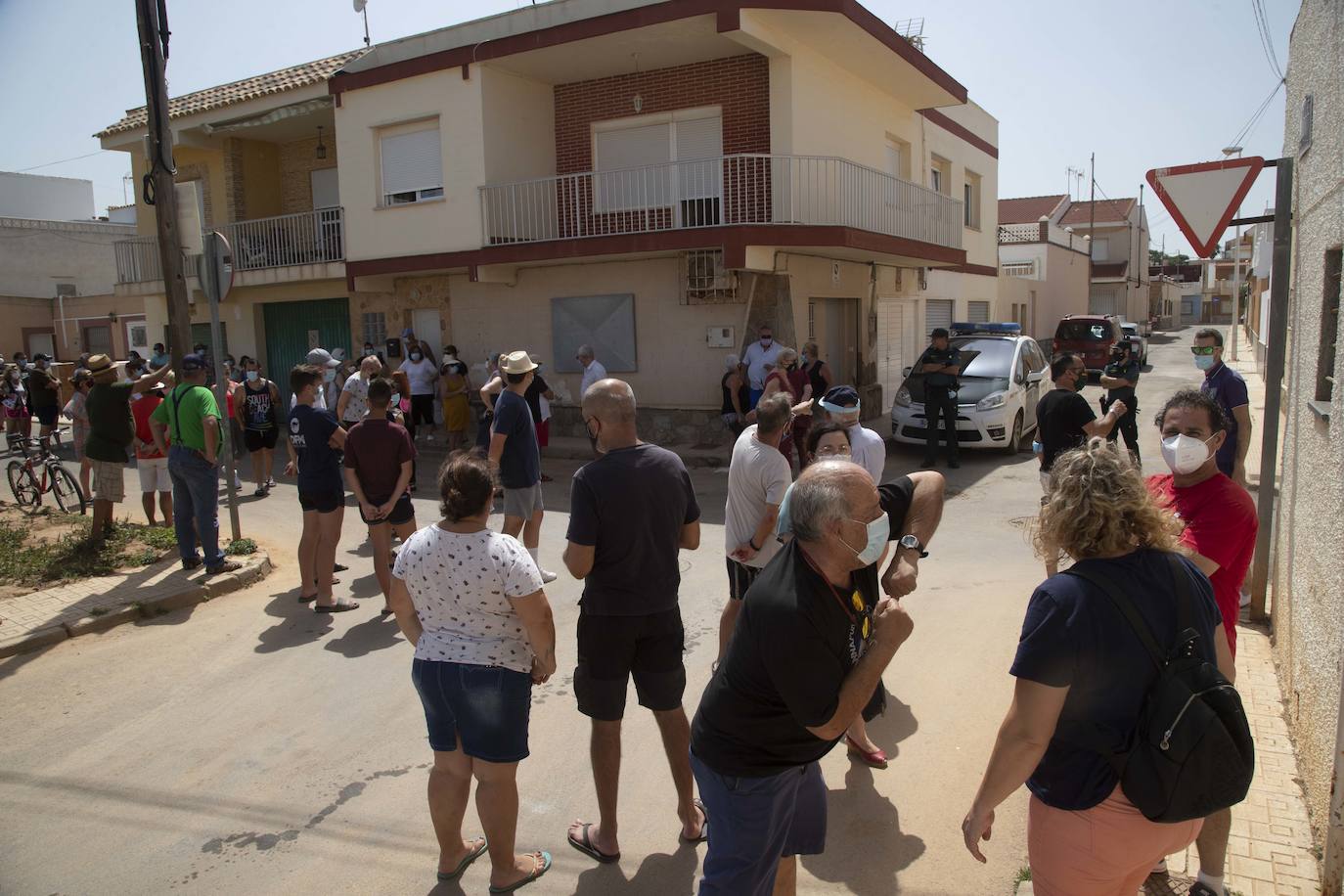 Fotos: Tensión en Los Nietos por llegar argelinos en cuarentena