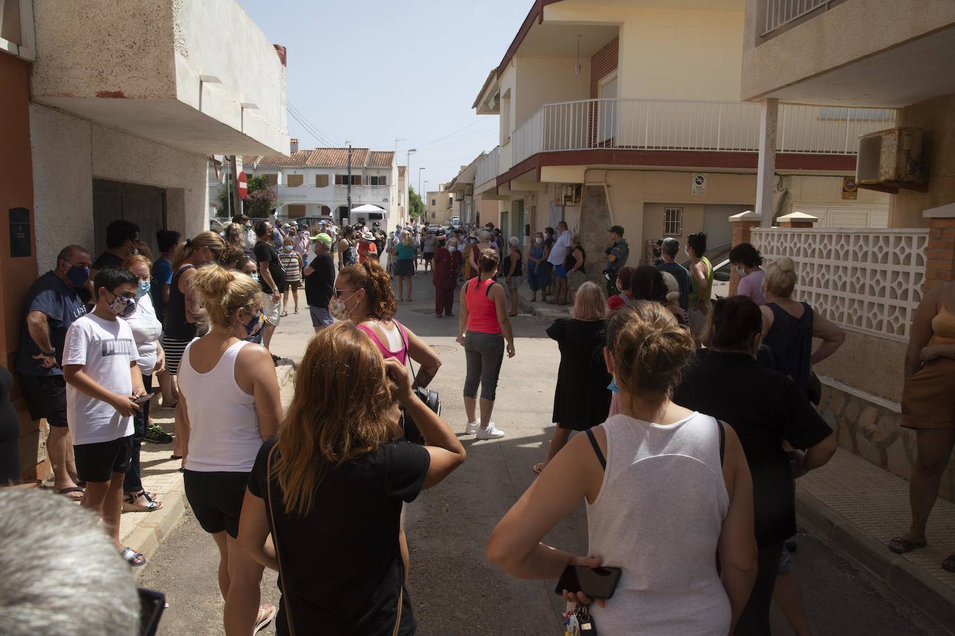 Fotos: Tensión en Los Nietos por llegar argelinos en cuarentena