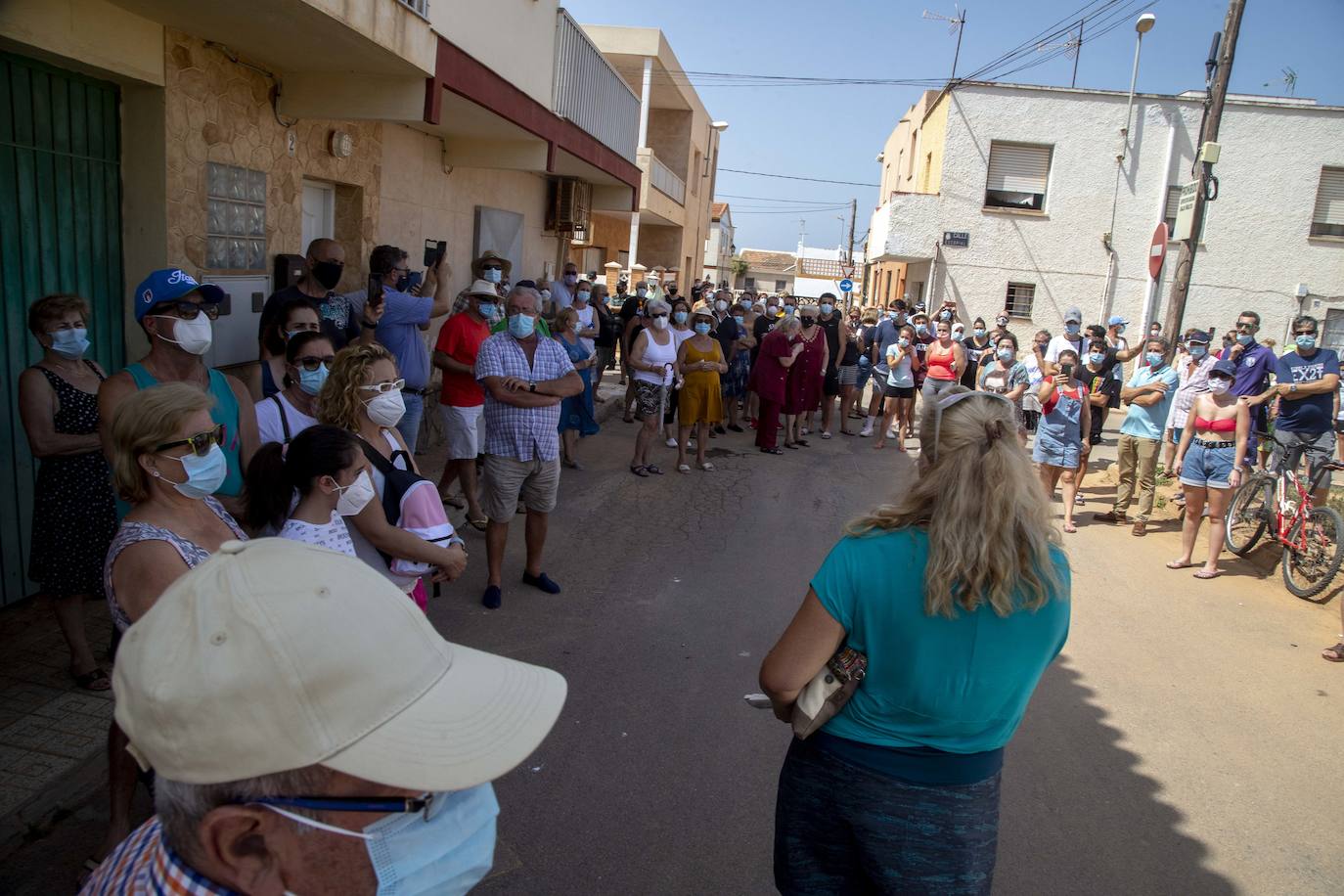 Fotos: Tensión en Los Nietos por llegar argelinos en cuarentena